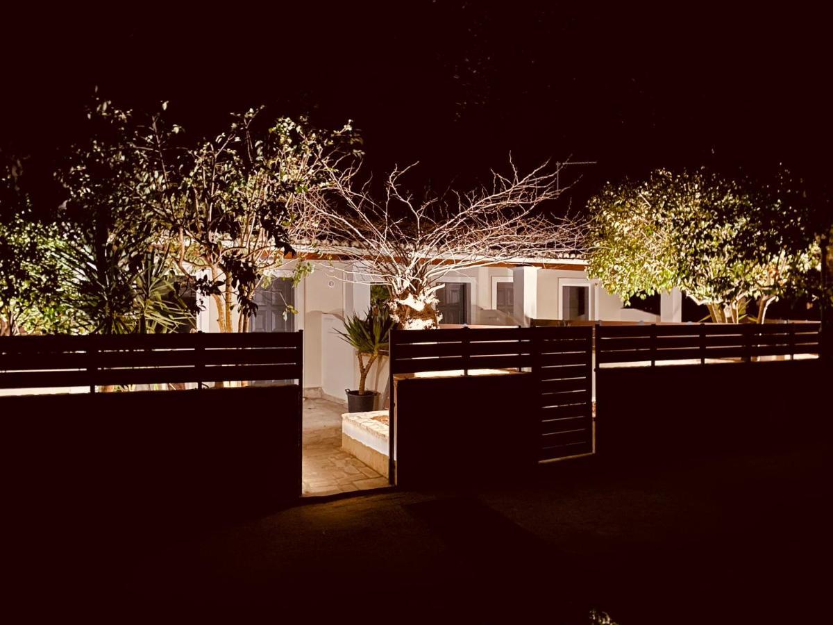 Louvros Luxury Suites Dassia  Exterior foto