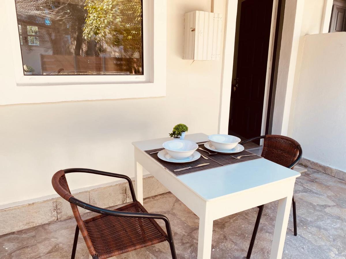 Louvros Luxury Suites Dassia  Exterior foto
