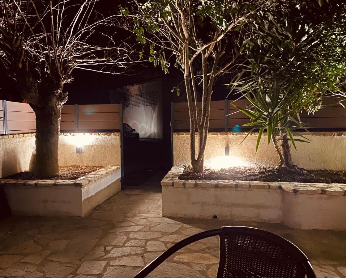 Louvros Luxury Suites Dassia  Exterior foto