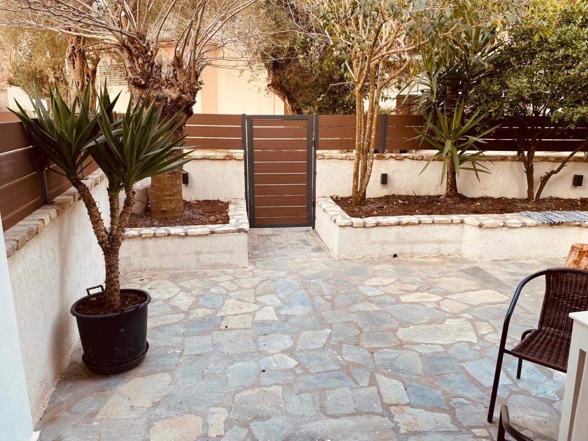 Louvros Luxury Suites Dassia  Exterior foto