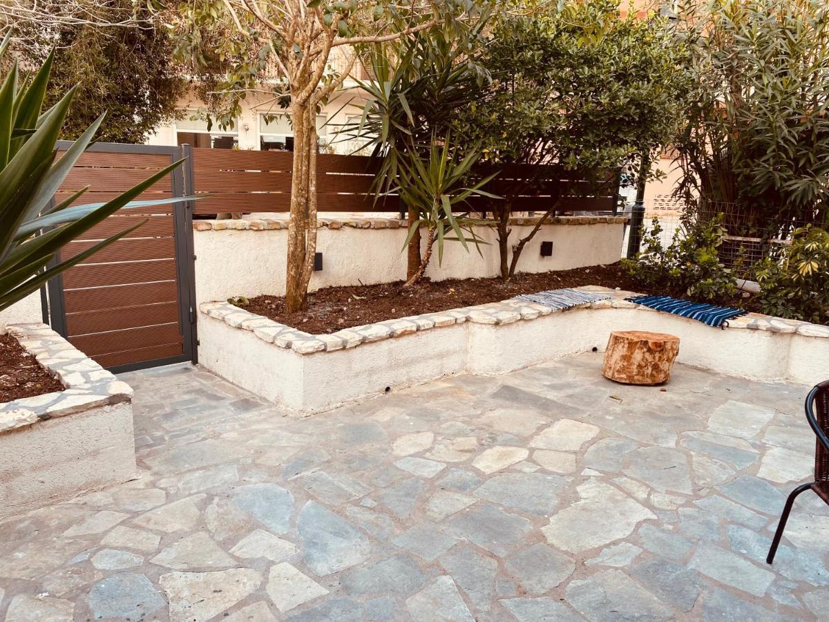 Louvros Luxury Suites Dassia  Exterior foto