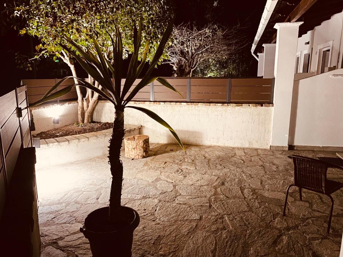 Louvros Luxury Suites Dassia  Exterior foto