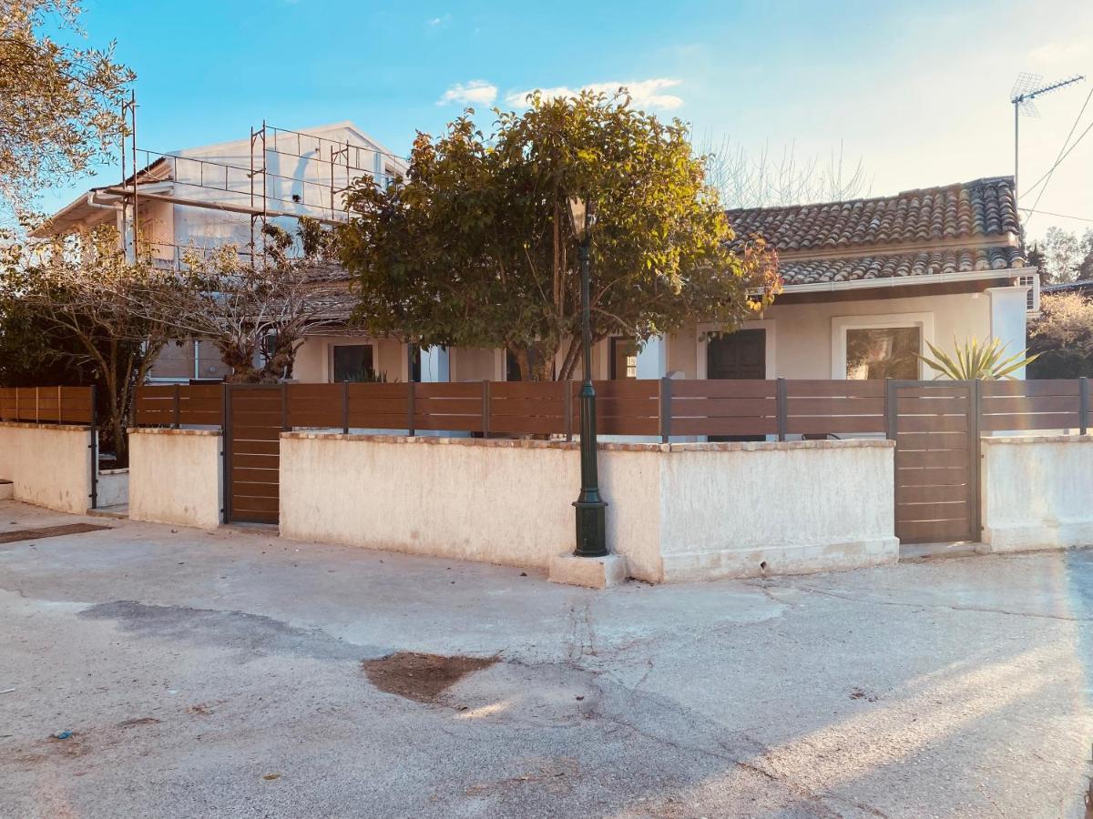 Louvros Luxury Suites Dassia  Exterior foto
