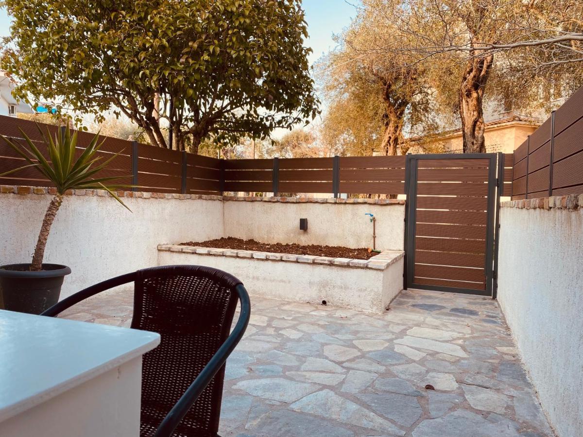Louvros Luxury Suites Dassia  Exterior foto